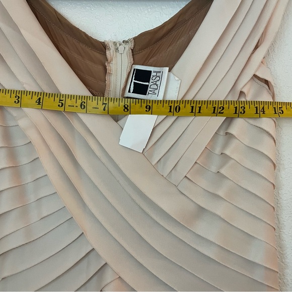 Tadashi Wedding lined Evening Party Gown Dress Size 12 
Pinky Cream in color - Picture 14 of 16